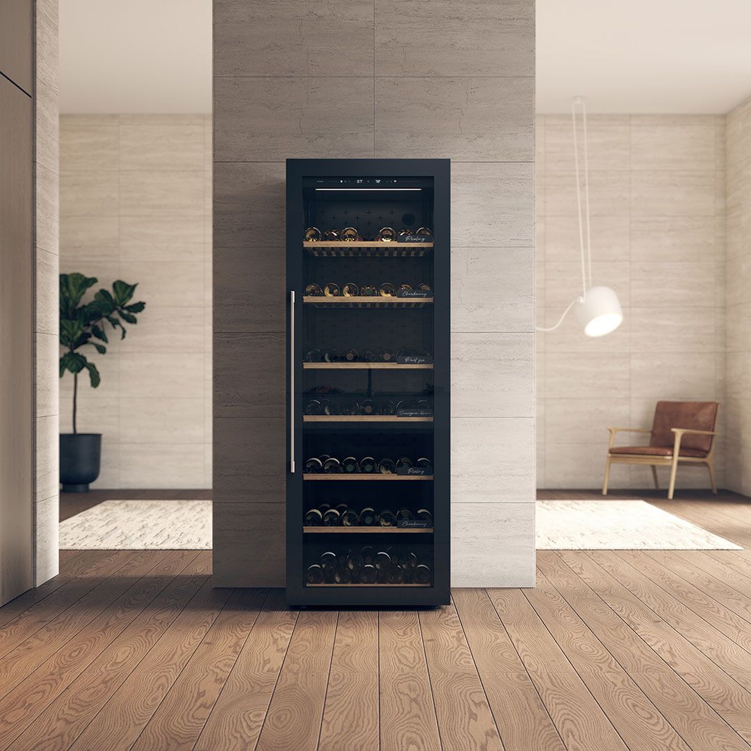 Вместительная винная коллекция в шкафу ASKO WCN111942G