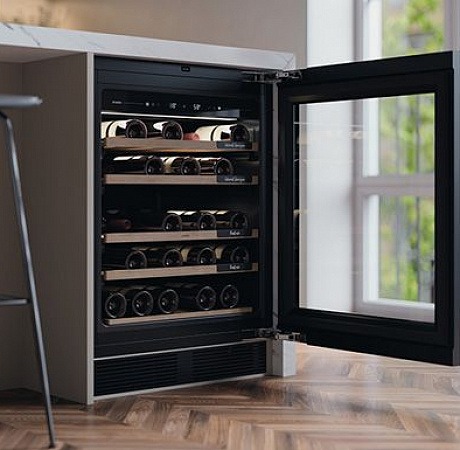 Вместимость 44 бутылки