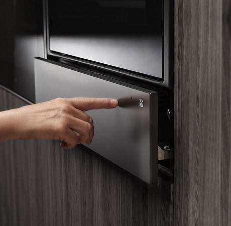 Нажимной механизм открывания