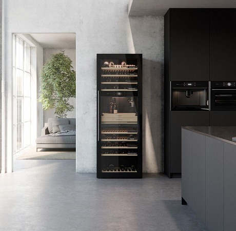 Знает вашу коллекцию вин